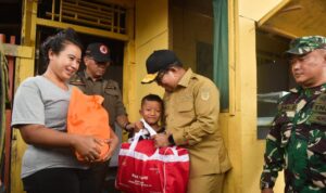 Peninjauan Lokasi Banjir di Pesawaran, Pj Gubernur Lampung dan Sekda Berikan Bantuan