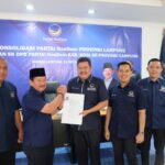 M. Nasir Resmi Menerima SK kepengurusan DPD partai Nasdem Kabupaten Pesawaran periode 2025-2029